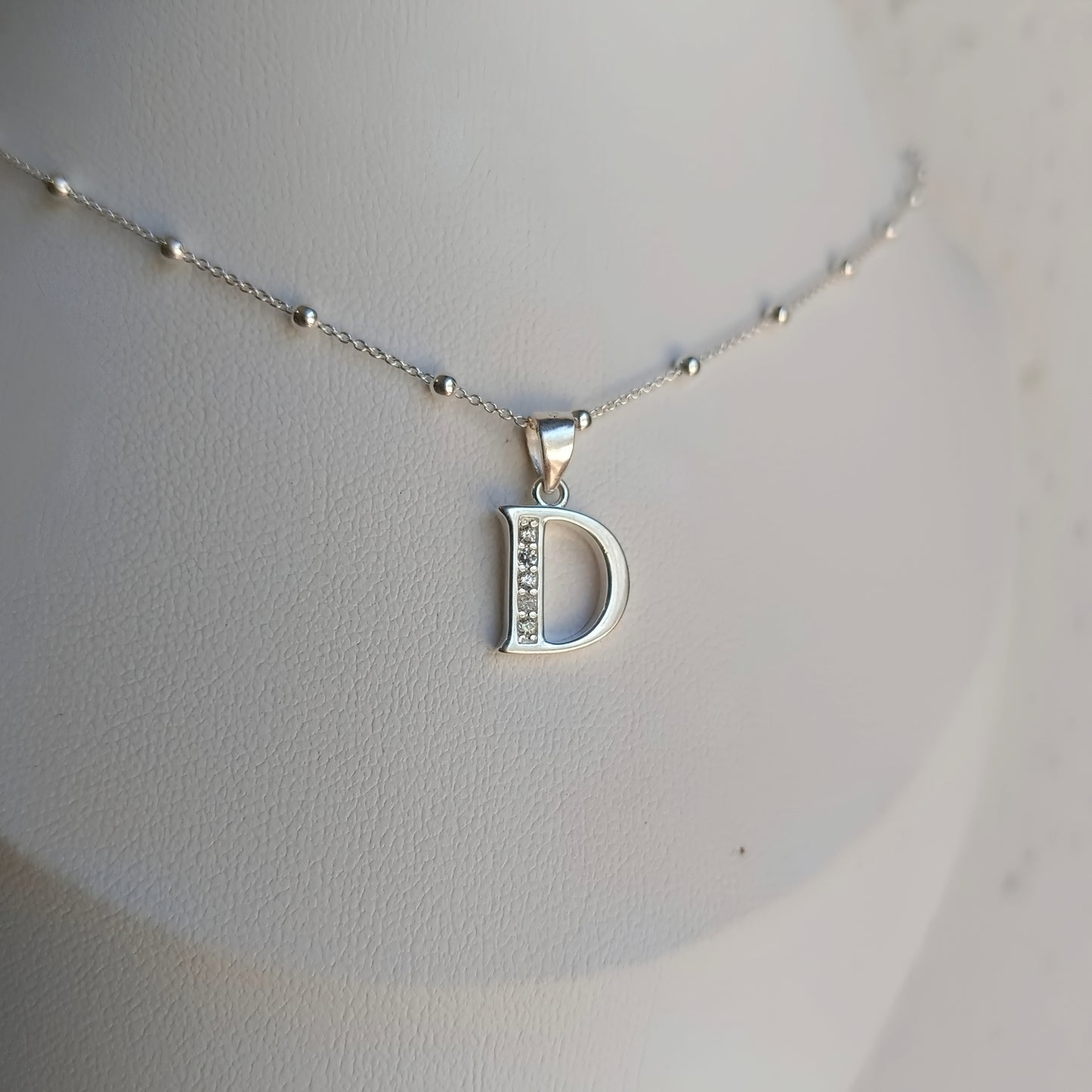 Collar Inicial D - Plata 925 con Circones