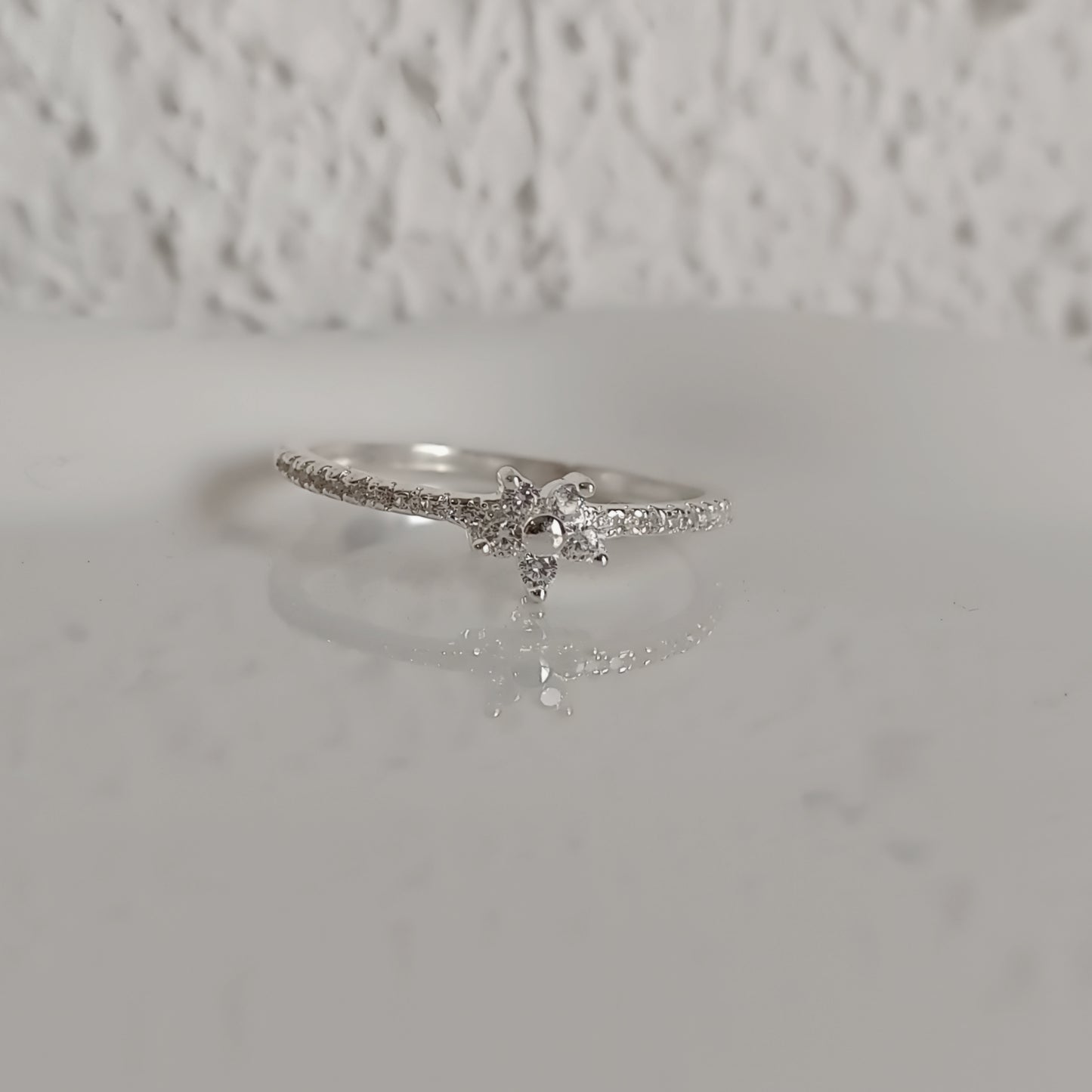 Anillo Flor con circones - Plata 925