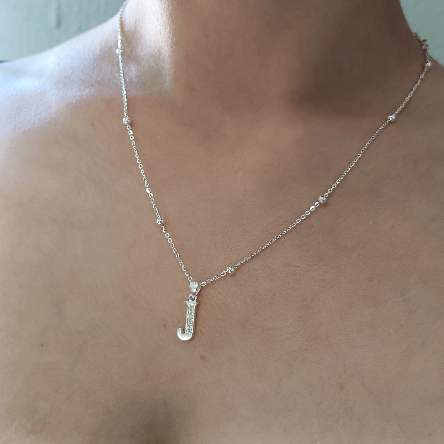Collar Inicial J - Plata 925