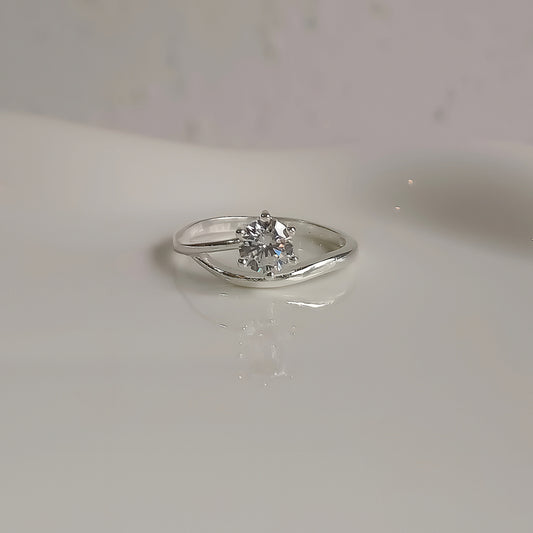 Anillo Solitario diseño curvo y brillante - Plata 925