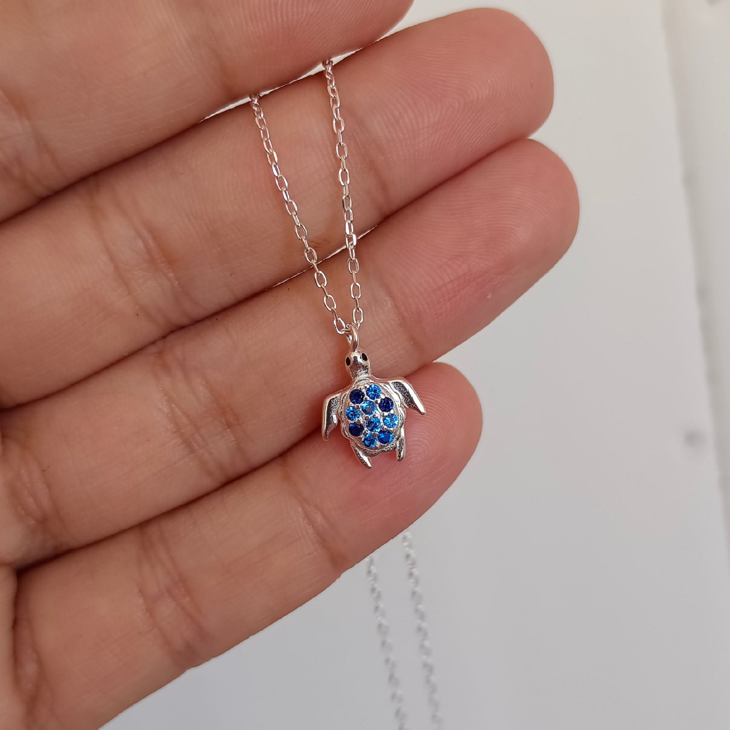 Collar tortuga circones color azul - Plata 925