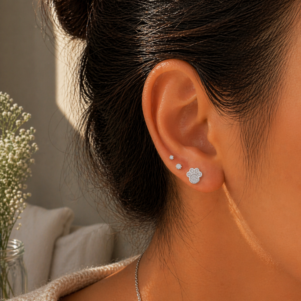 Piercing Oreja Huellita con Brillo tope plano — Plata 925